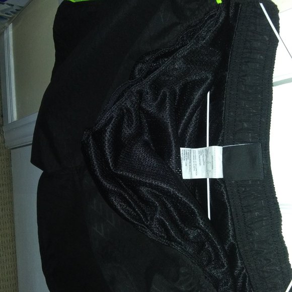 Nike shorts - Picture 2 of 6